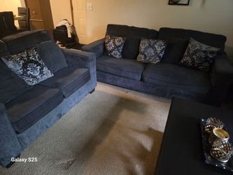 Dark gray sofa & loveseat with 2 lamps.