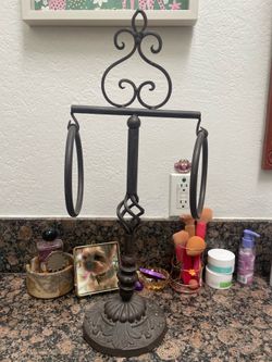 Victorian style towel holder