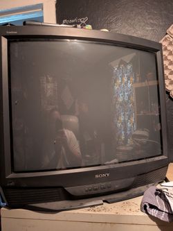 33" Sony Trinitron CRT (1999) + Remote