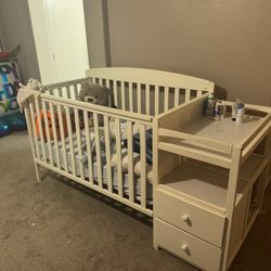 Baby Crib / Daybed 