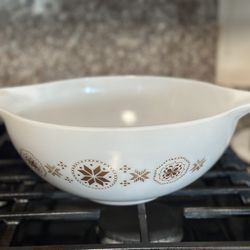 Vintage Pyrex Town & Country 4-Quart Mixing Bowl