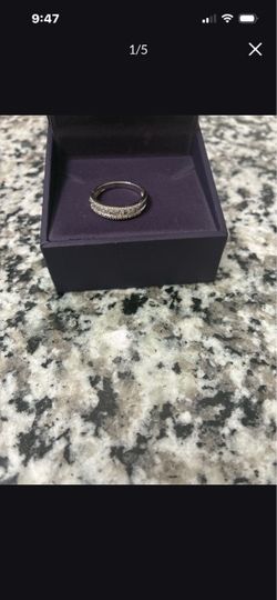 Beautiful like new white gold and diamond band