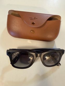 Ray-Ban Meta Smart Glasses with Case