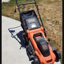 Black And Decker Electric Lawnmower 