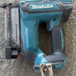 Makita XTP02 18V LXT Lithium-Ion Cordless Pin Naile