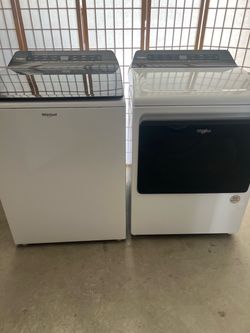 Whirlpool washer and gas dryer set
