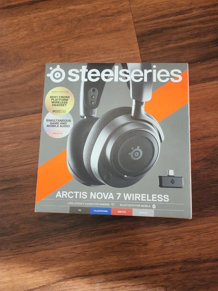 Steel series Arctic Nova 7 wireless gaming headset