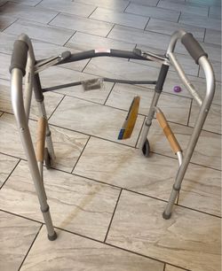 Guardian folding walker