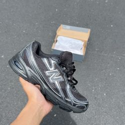 Blackout New Balance 🥷🏽 8.5w/7y & 8w/6.5y