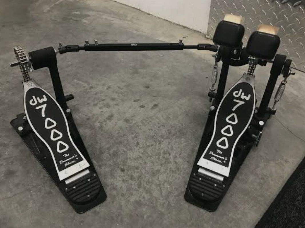 DW 7000 Double Kick Pedal!