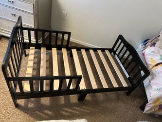 Toddler bed