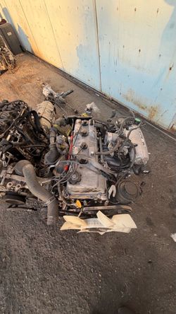 Tacoma 2.4L engine motor OEM (1(contact info removed))