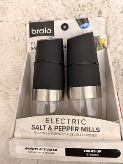 Electric salt n pepper shaker