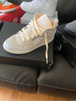 Air Jordan 1 Mid Sneaker