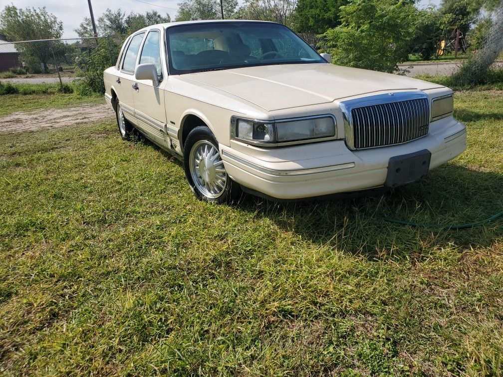 1995 Lincoln Town Car for Sale in Palmview, TX OfferUp