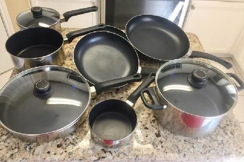 11pcs cook set - pots, pans, glass lids , frying pans are sharper image the rest are ULTREX , all coatings are in like new to near new condition .