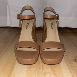 Women’s Tan Heels 