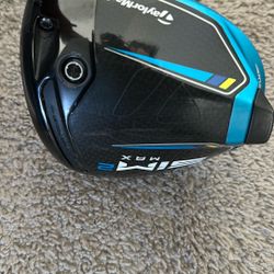 SIM 2 Max Driver Taylormade