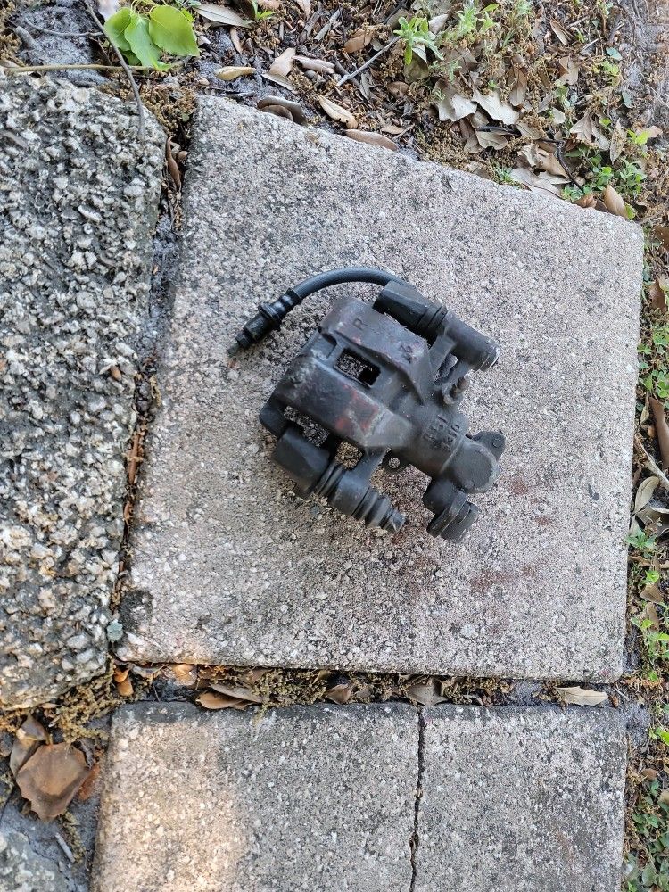 84-85 Mazda Rx7 Gslse Rear Brake Caliper