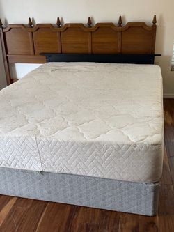 USED QUEEN SIZE MEMORY FOAM MATTRESS ONLY