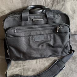 Briggs And Riley Clamshell Laptop Shoulder Bag