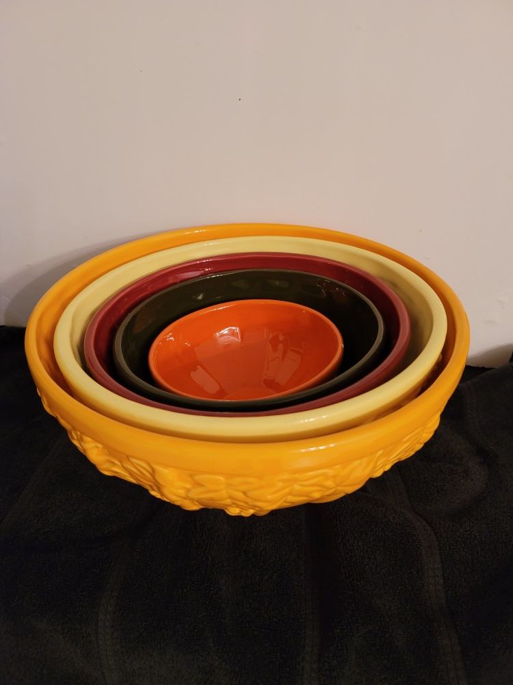 Holiday serving bowl set