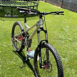 2009 Giant Reign X0  Medium Sized Bike