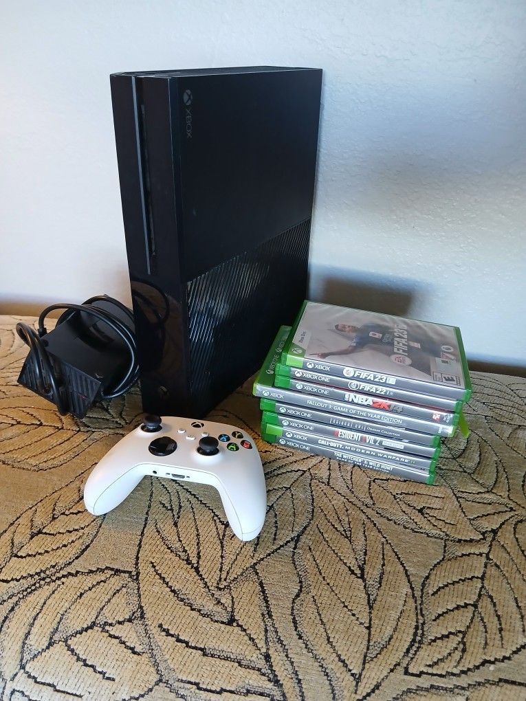 Xbox One W/controller & 8 Games