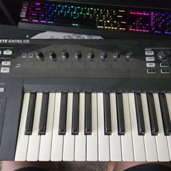 Komplete Control S25 Controller 