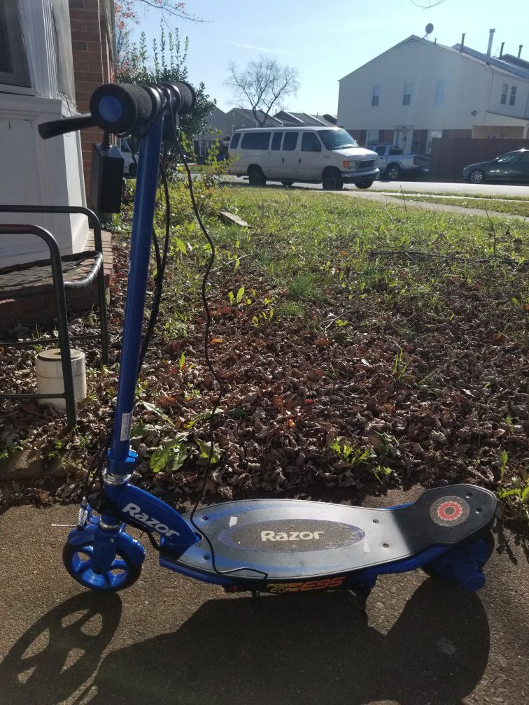 Razor electric scooter. With your charger in good condition, only interested persons please