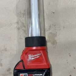 Milwaukee M18 18-Volt Lithium-Ion Cordless 700-Lumen LED Lantern/Trouble Light w/ USB Charging With Battery 5.0ah