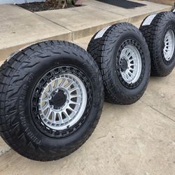 17" LOCK MOJAVE rims w- 32" Nitto Terra Grppaler G3 Tires 