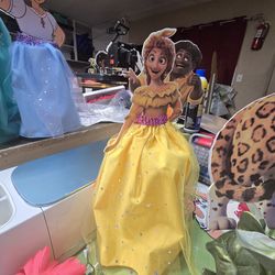 Encanto centerpieces  Mirabel and family