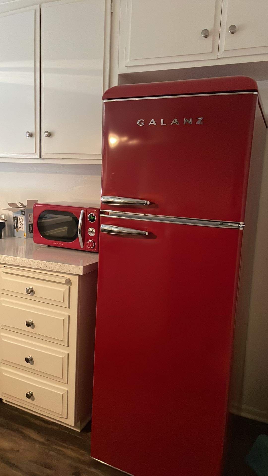 NEW Galanz Retro Microwave