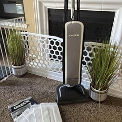 Oreck Elevate vacuum w/ 4 hepa filter bags