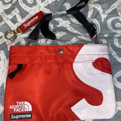 Supreme X Northface Crossbody Bag & Keychain New