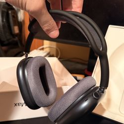 AirPod Pro Maxes 