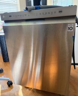 LG 24 Inch Wide QuadWash™ Front Control Dishwasher - Stainless Steel