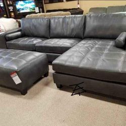 👉Nokomis 2-Piece Sectional with Chaise and Oversized Accent Ottoman
Ashley Furniture$20 Down Payment and delivery available 