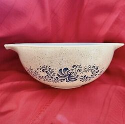 PYREX… Homestead Cinderella … 443 2.5 qt Vintage 1970s Mixing Bowl