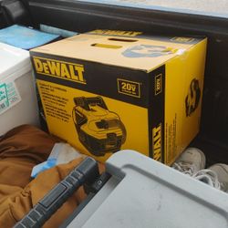 DeWalt 20v 2gallon Cordless Wet And Dry