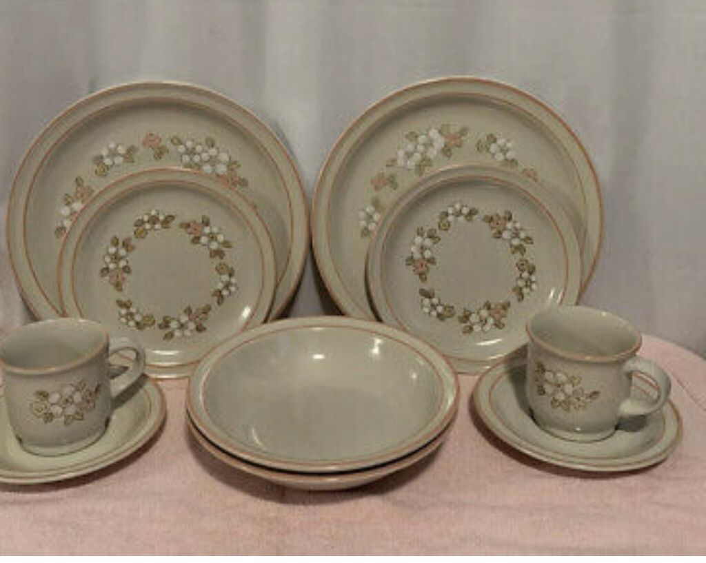 Chantilly Fleur de Bois Stoneware Japan Dinnerware Set