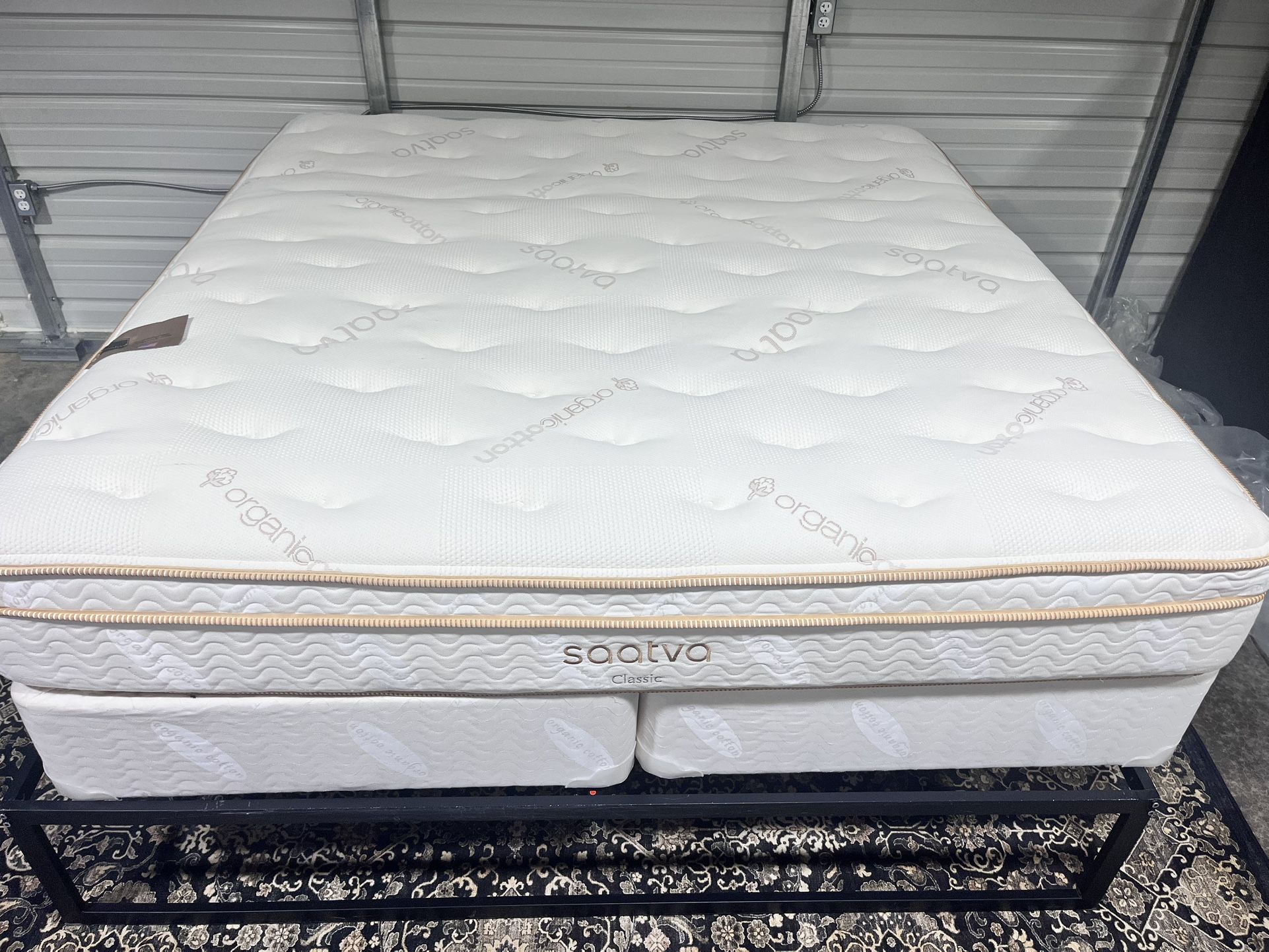Saatva Classic Plush Mattress AND box Spring - KING