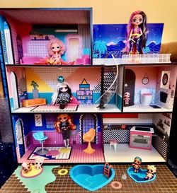 LOL Surprise OMG House Dollhouse with Dolls