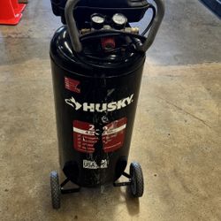 Husky 20 gal 200psi air compressor oil free no trades pick up in Tacoma 