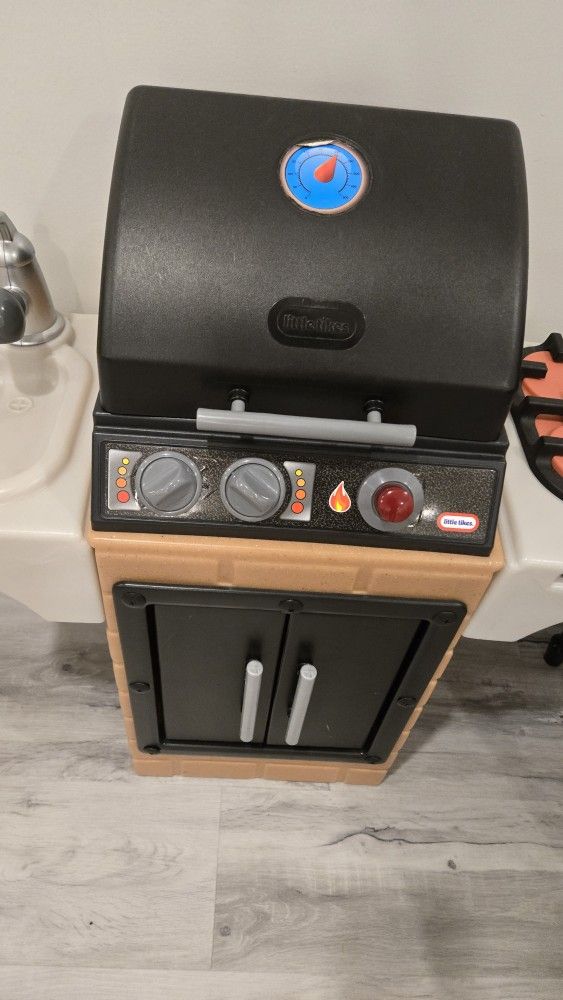 Kids pretend bbq grill