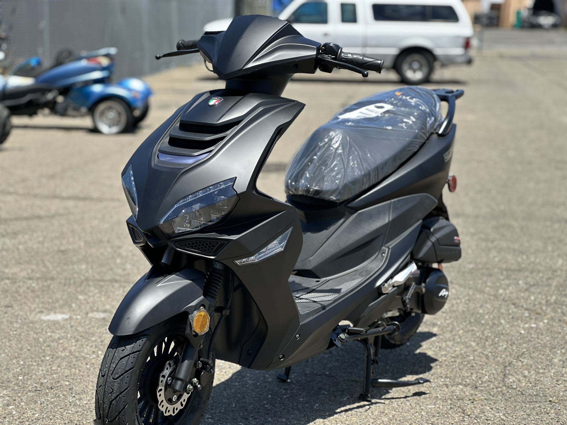 Brand New Matte Black GTO 150cc Scooter Moped By Amigo