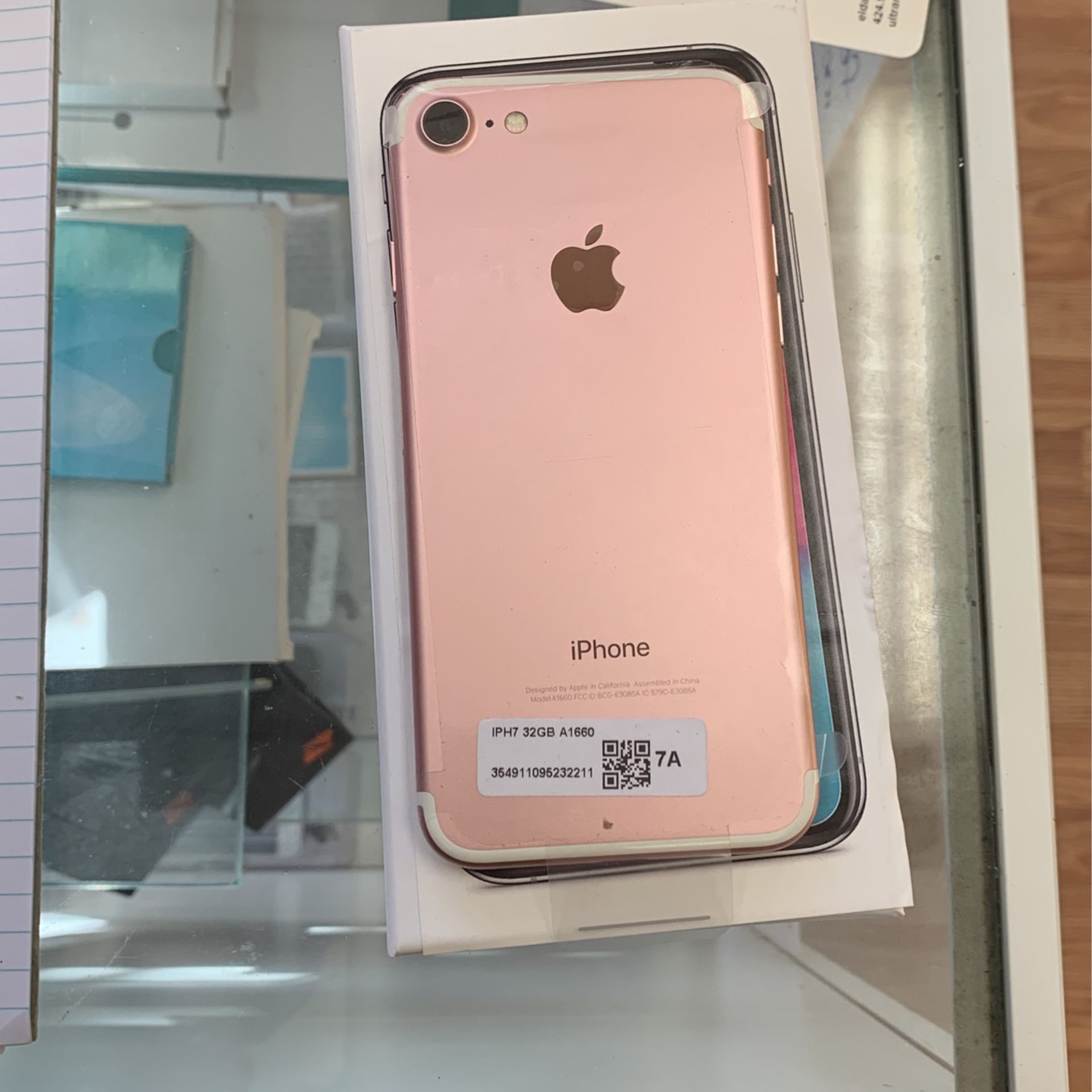 iPhone 7 Rose Gold Network Unlocked And It Works With Any Company 