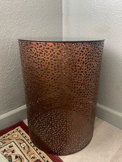 Accent table