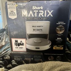 Shark Matrix Self Empty Robot 